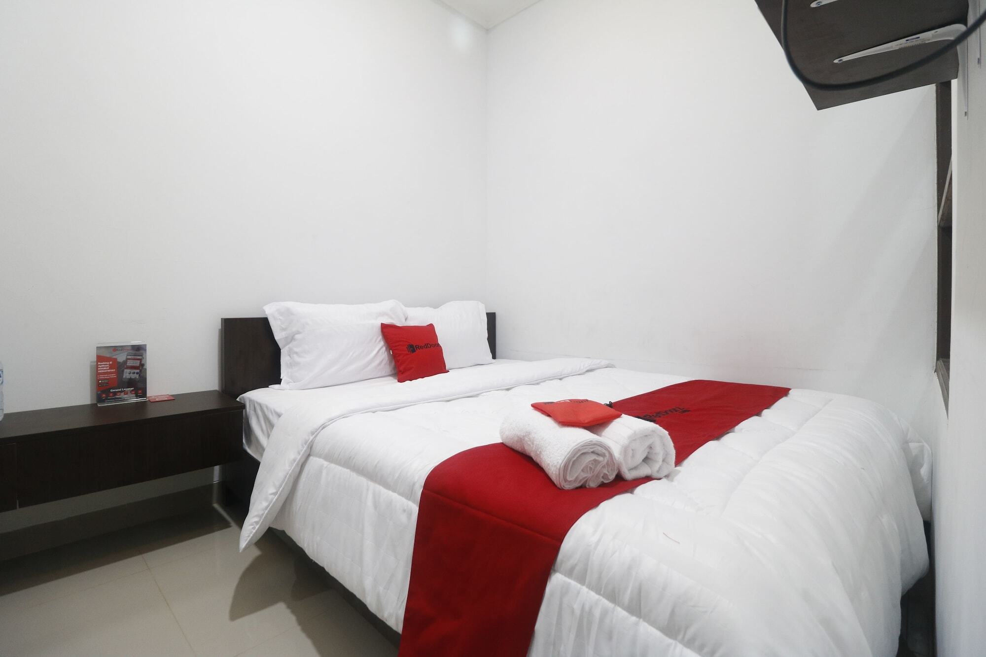 Reddoorz @ Limo Depok Hotel Exterior foto